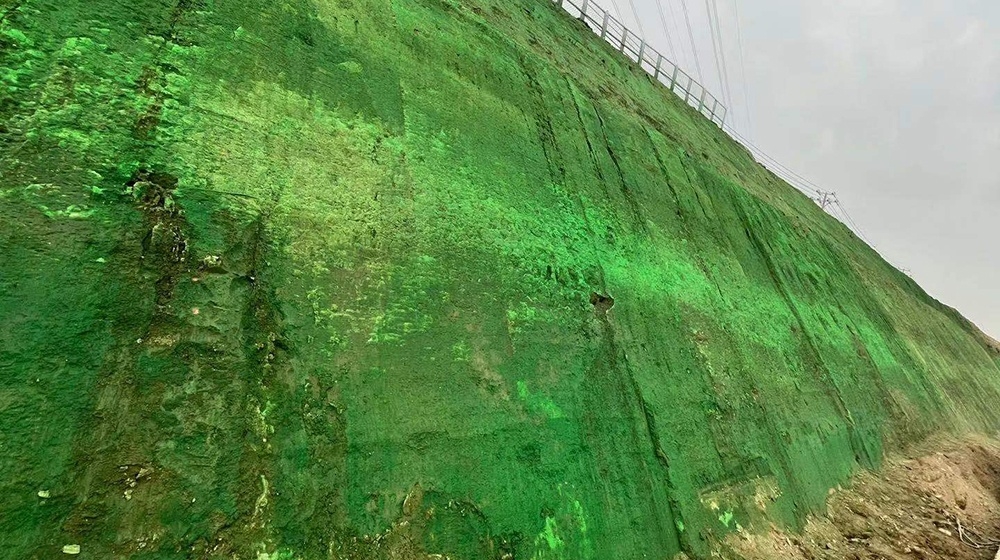 河北雄安新区构筑边坡生态超疏水土抗冲；