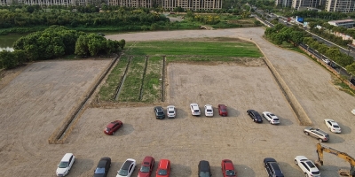 PG娱乐公司总承包、淤泥荒地上建起来的一万八千平米超疏水土生态停车场，实现使命后可立即复垦还田，留给子孙一片净土！